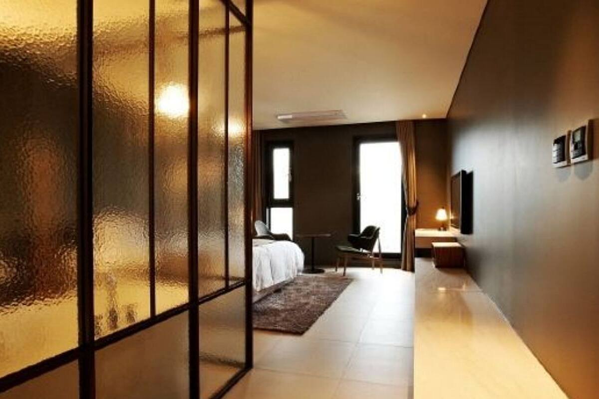 In-room safe, desk, blackout drapes, WiFi (free)