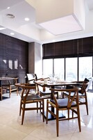 Daily buffet breakfast (KRW 20000 per person)