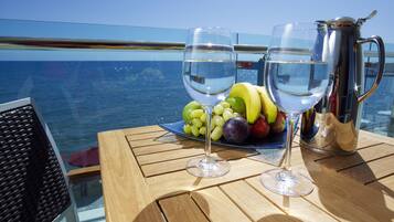 Suite, hidromasaje, vista al mar | Terraza o patio