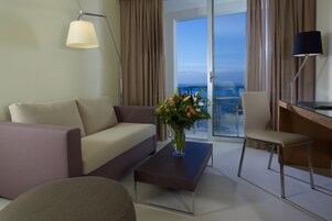 Junior Suite, Sea View | Premium bedding, minibar, in-room safe, individually furnished