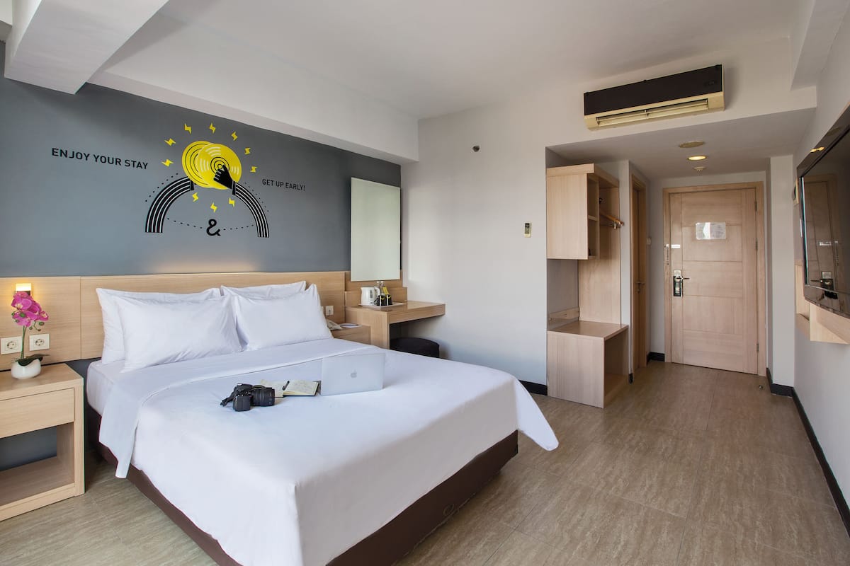 Desk, free WiFi, bed sheets