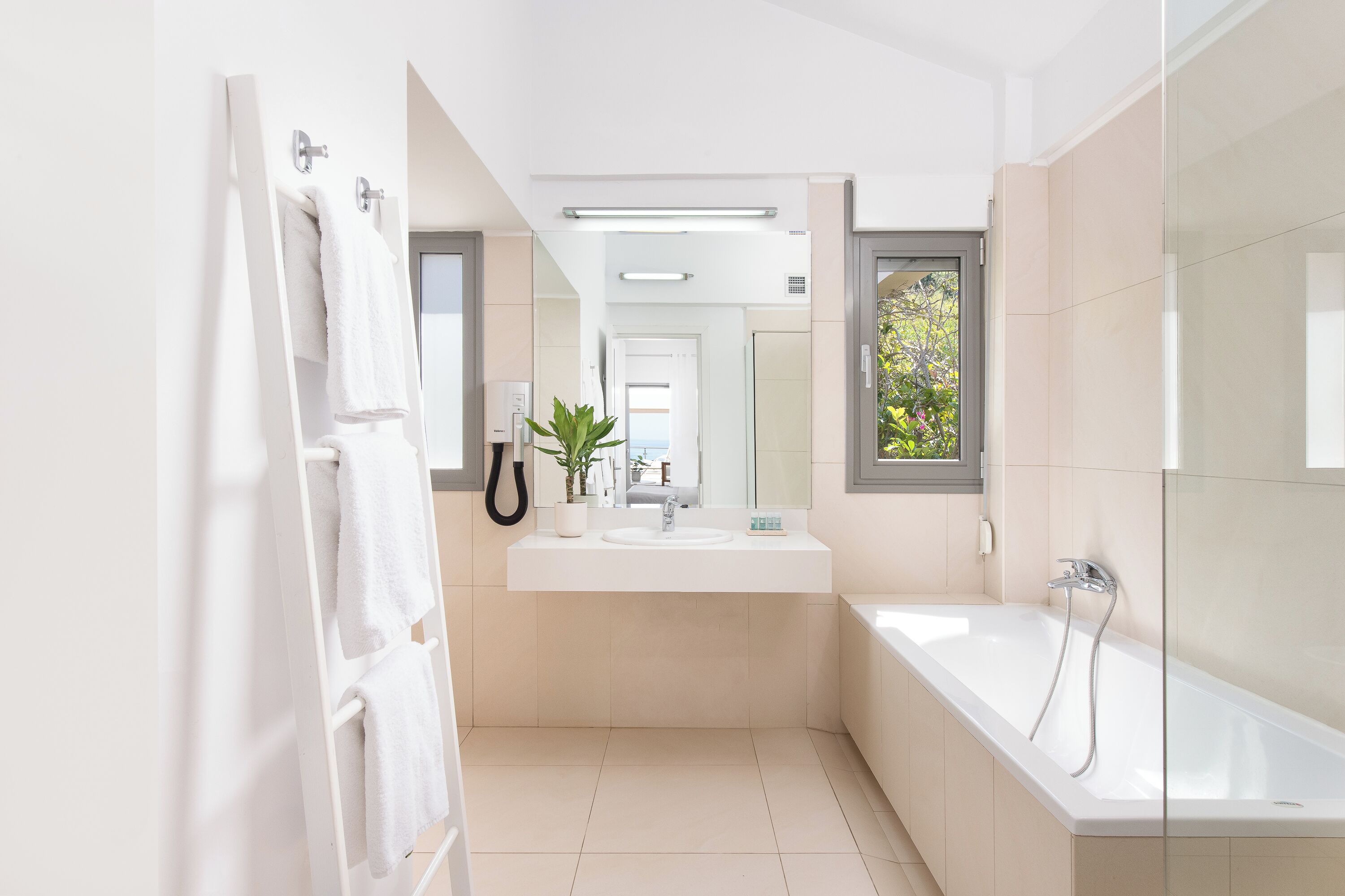 executive suite, ocean view | bathroom | free toiletries, hair dryer, slippers, towels