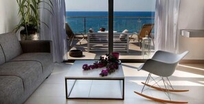 Panoramic Suite, Ocean View (Panoramic) | Living room | 32-inch LCD TV with satellite channels, TV