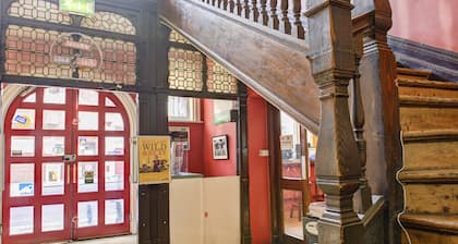 Kinlay House Hostel