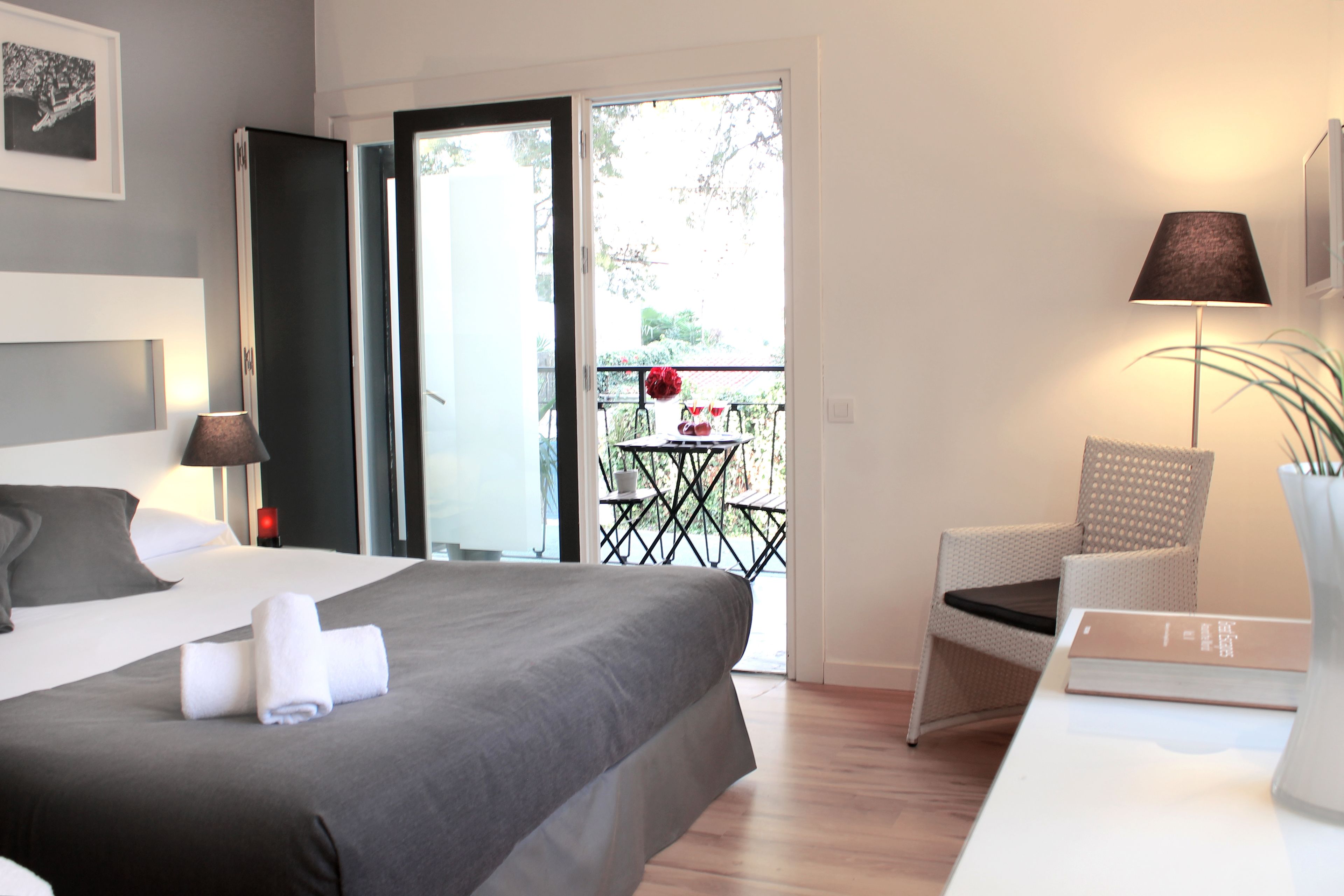 superior room, terrace | 1 bedroom, in-room safe, soundproofing, iron/ironing board