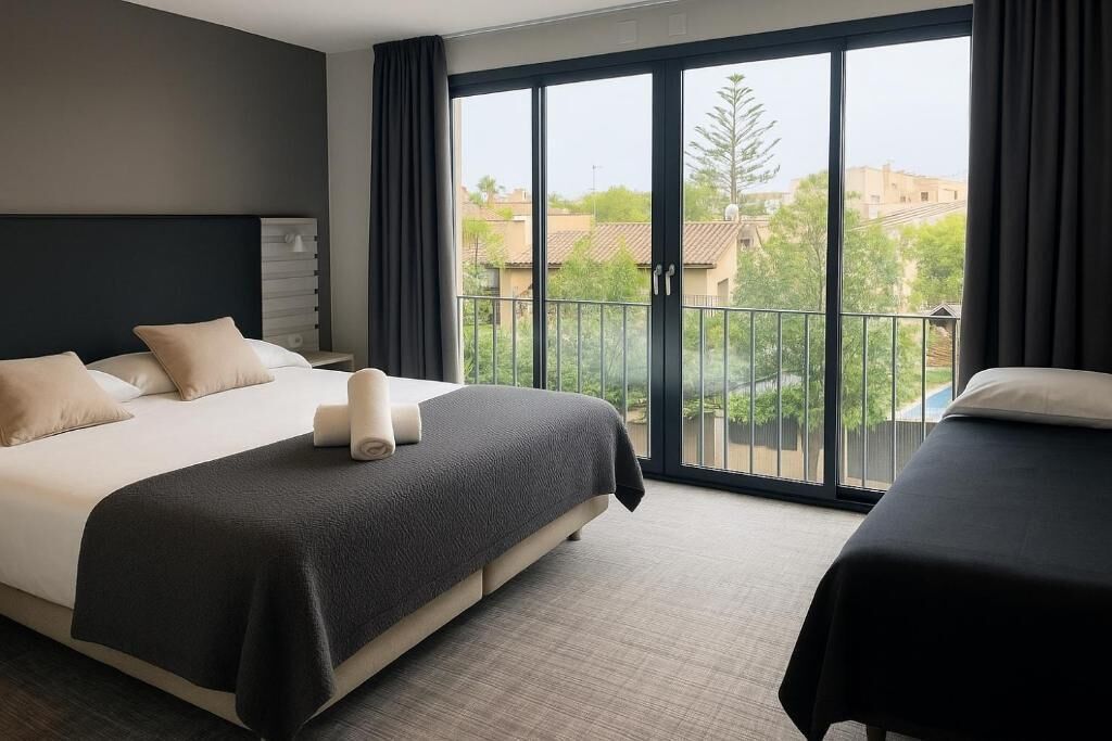 Double Room | In-room safe, soundproofing, iron/ironing board, bed sheets