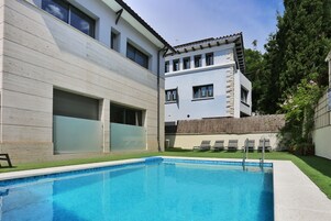 Outdoor pool, sun loungers