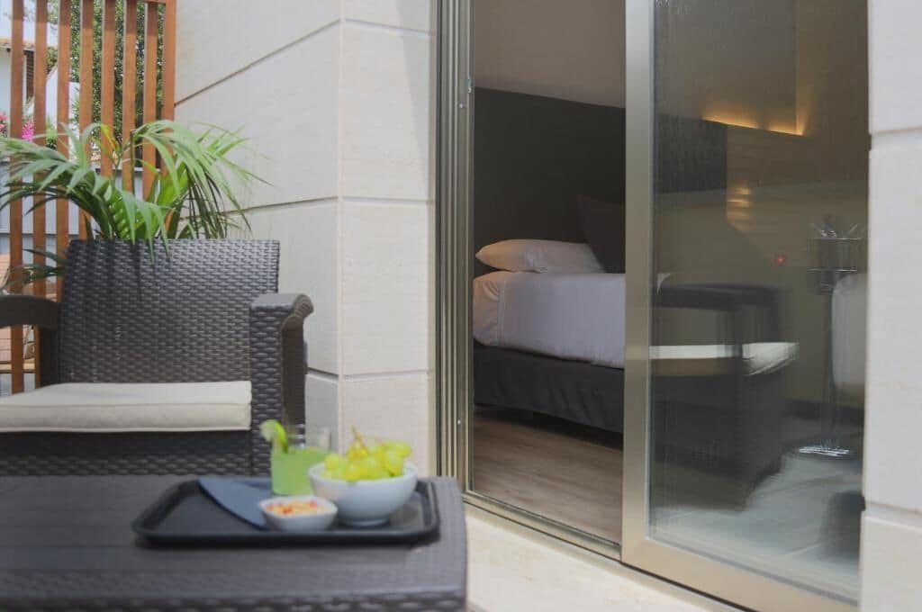 Standaard tweepersoonskamer, 1 tweepersoonsbed, terras | Uitzicht op de tuin