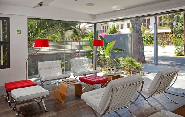 Lobby sitting area - Hotel Sitges (Sitges)