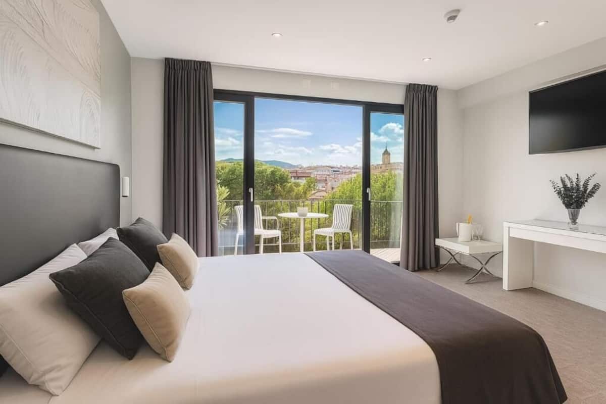 Superior Room, Terrace | In-room safe, soundproofing, iron/ironing board, bed sheets