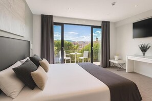 Superior Room, Terrace | In-room safe, soundproofing, iron/ironing board, bed sheets - Hotel Sitges (Sitges)