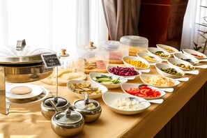 Breakfast buffet - Renion Residence Hotel (Almaty)