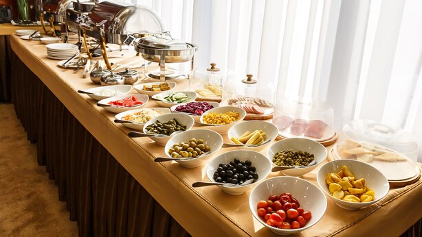 Breakfast buffet - Renion Residence Hotel (Almaty)