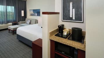 Hypo-allergenic bedding, in-room safe, desk, laptop workspace