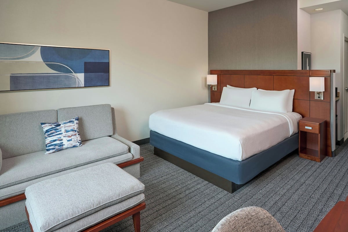 Hypo-allergenic bedding available, in-room safe, desk, laptop workspace