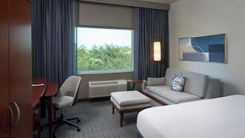 Hypo-allergenic bedding, in-room safe, desk, laptop workspace