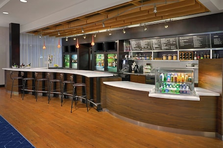 Breakfast, lunch and dinner served . Courtyard by Marriott Miami Homestead