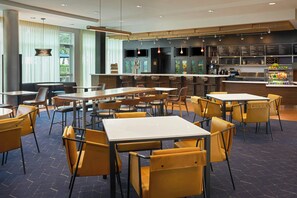 Frokost, lunsj og middag serveres