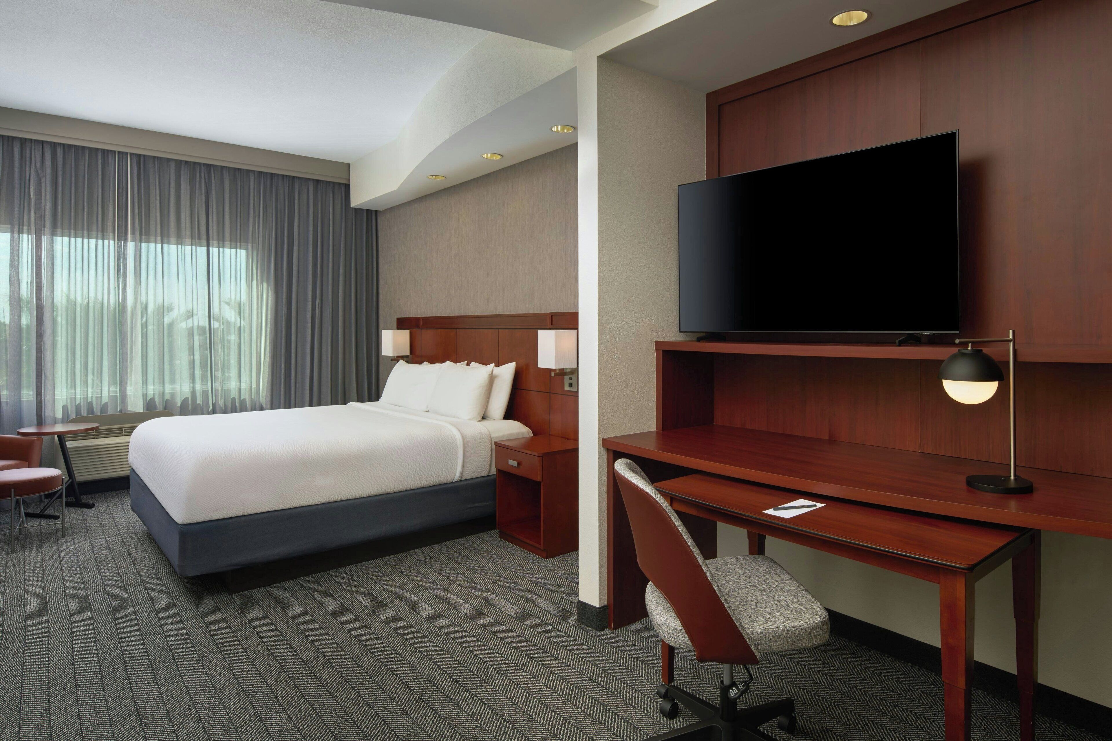 Suite, 1 King Bed with Sofa bed | Hypo-allergenic bedding, in-room safe, desk, laptop workspace