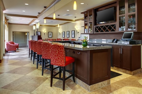 Bar (en la propiedad). Hilton Garden Inn Pittsburgh/Cranberry