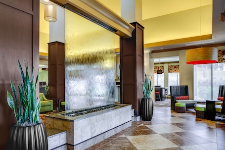 Recepción. Hilton Garden Inn Pittsburgh/Cranberry