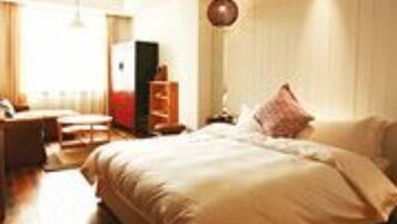 Down duvets, pillow-top beds, free minibar, in-room safe