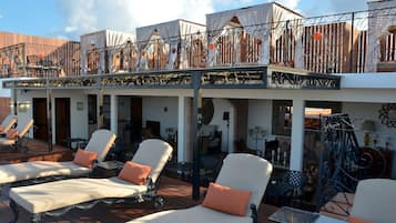 3 outdoor pools, pool umbrellas