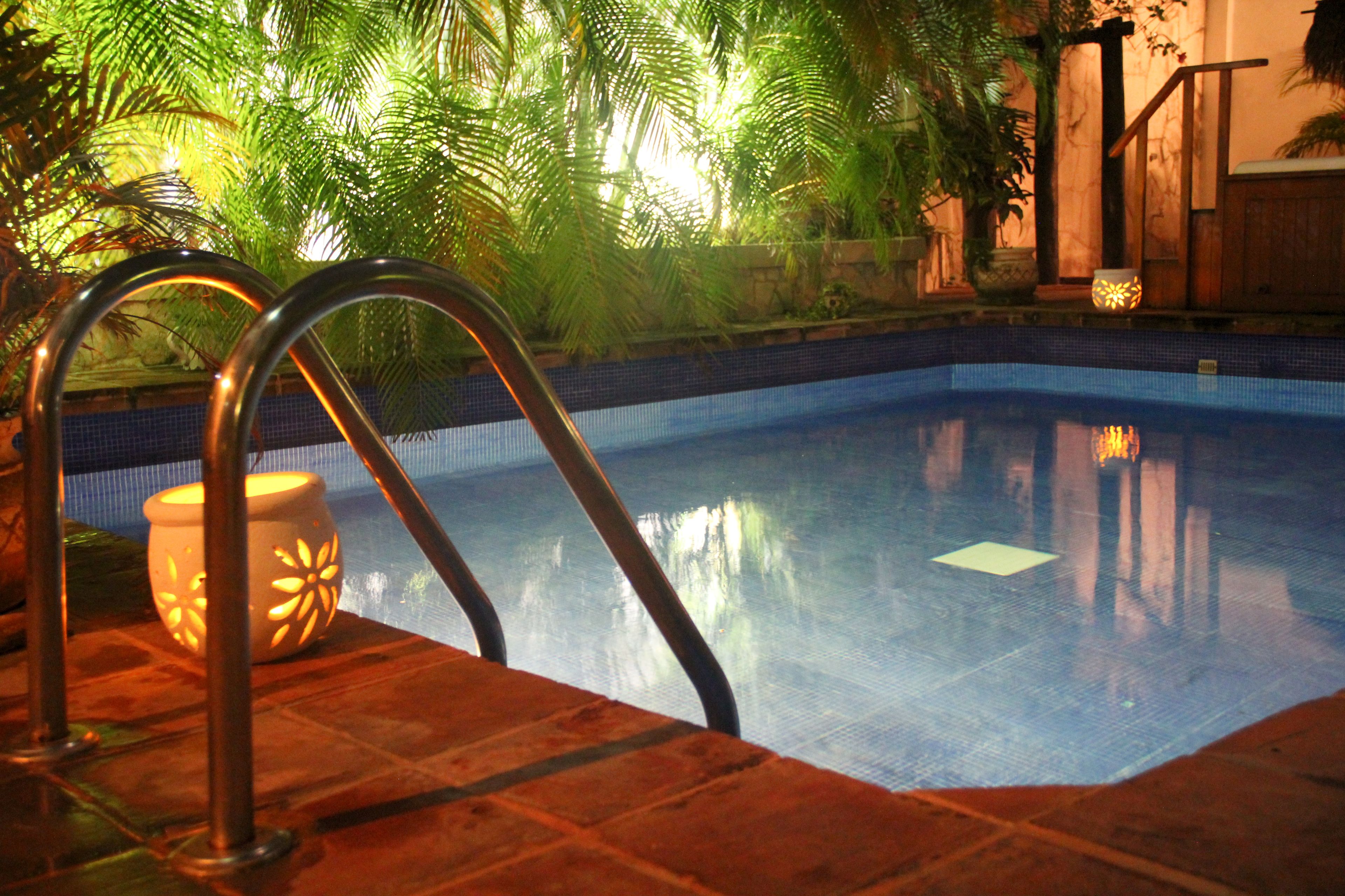 3 piscinas al aire libre, sombrillas