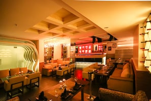 Bar (trong khuôn viên)