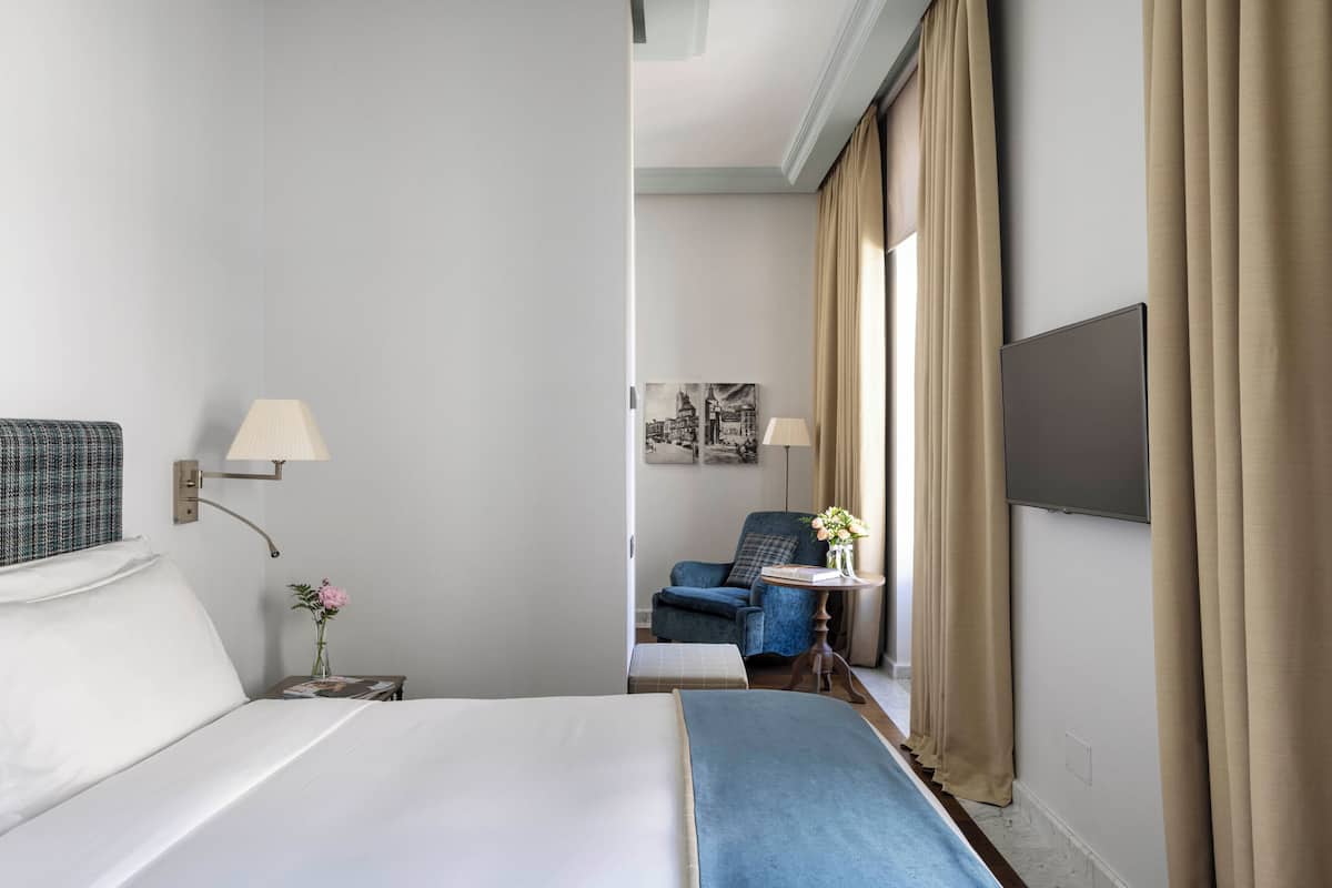 Habitación doble Deluxe | Ropa de cama de alta calidad y minibar