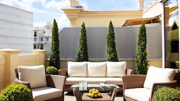 Junior-Suite, Terrasse | Blick auf die Stadt