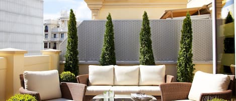 Junior suite, terras | Uitzicht op de stad