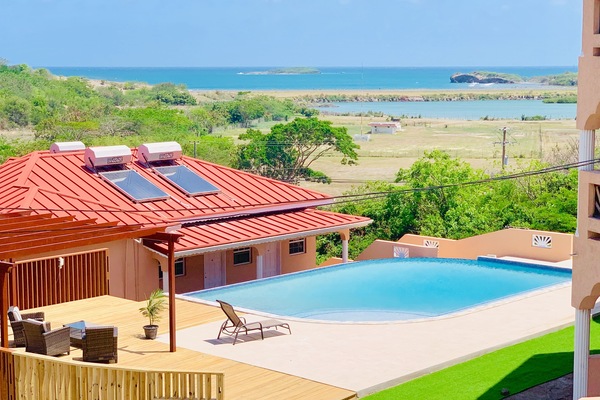 Outdoor pool, sun loungers