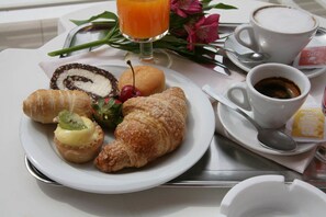 Free buffet breakfast - Hotel Derby (Jesolo)