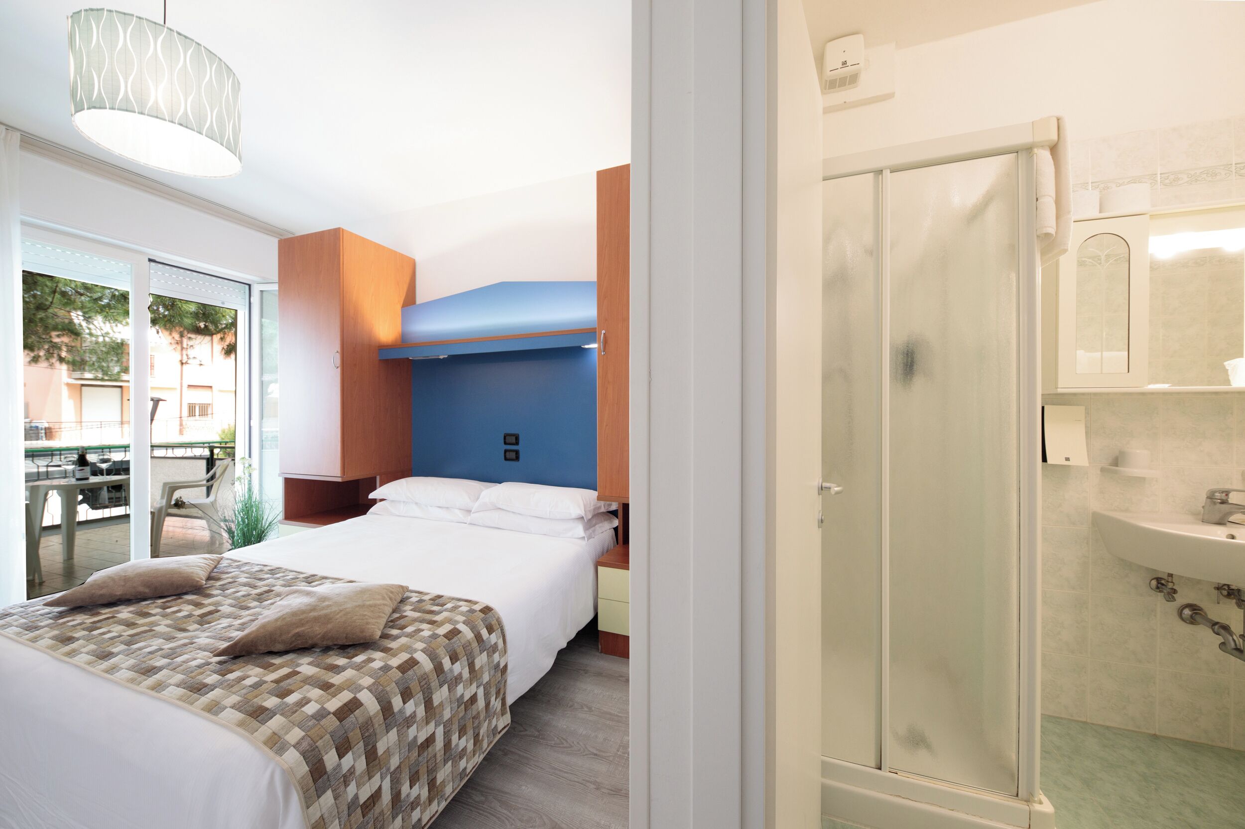 in-room safe, desk, free wifi