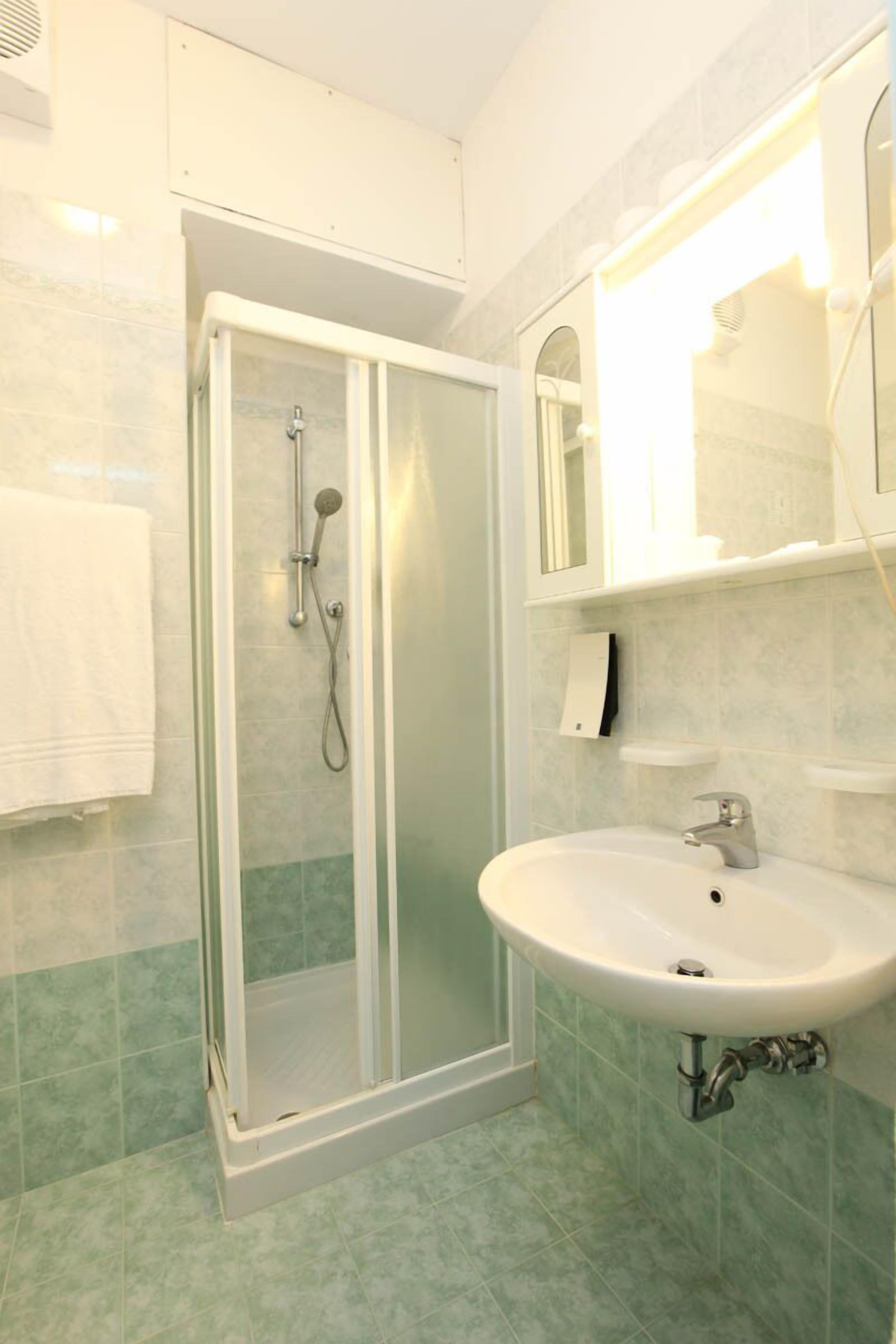 classic single room, balcony | in-room safe, desk, free wifi