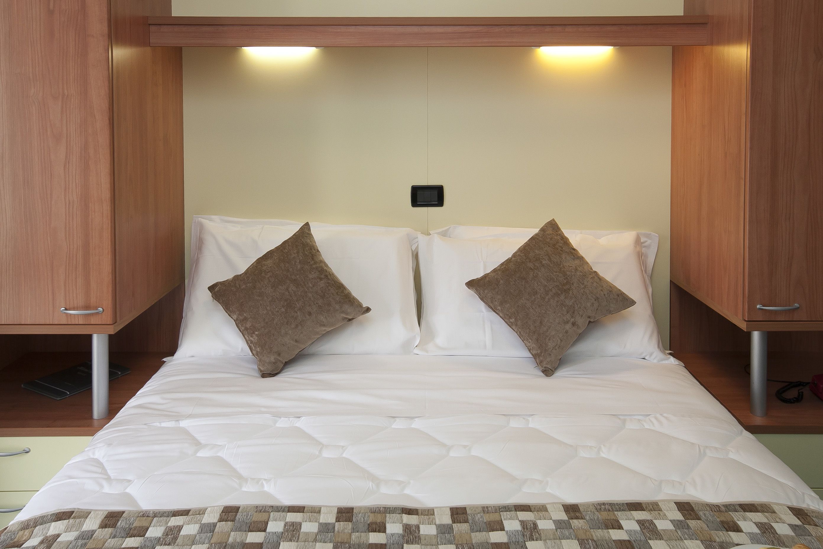 standard double or twin room, terrace | in-room safe, desk, free wifi