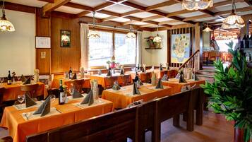Lunch and dinner served, local cuisine