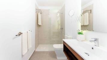 Secador de pelo y toallas