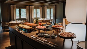 Daily buffet breakfast for a fee - Serras Andorra (Soldeu)