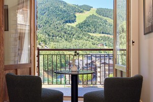 Ropa de cama de alta calidad y minibar 