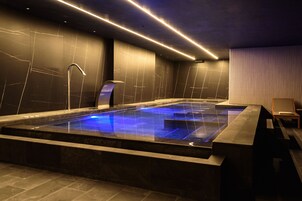 Una piscina techada