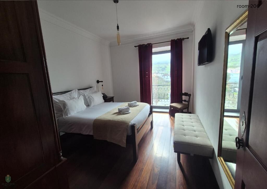 Superior-Zimmer | Zimmersafe, Schreibtisch, laptopgeeigneter Arbeitsplatz, Bettwäsche