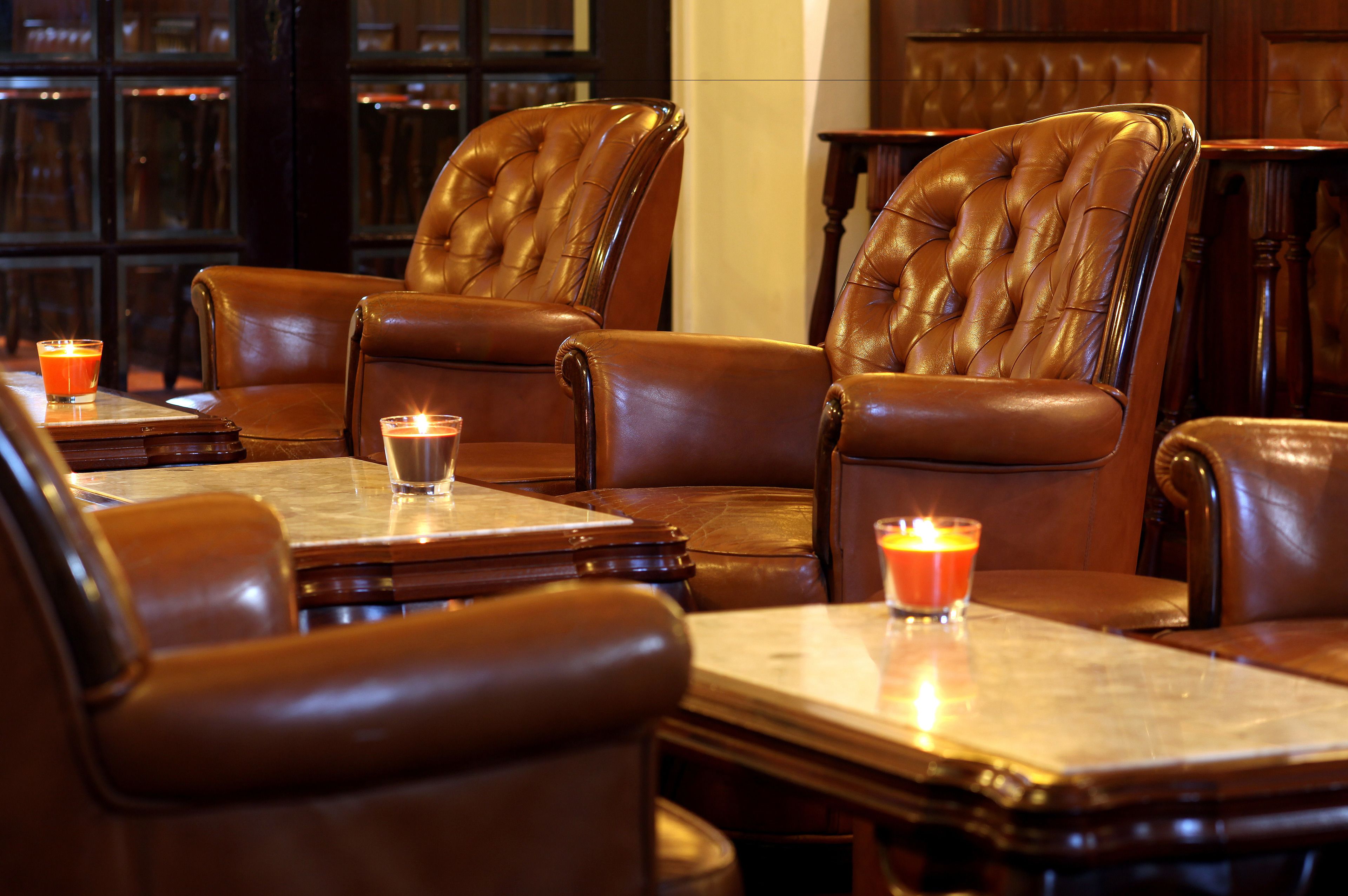 poolside views, serves breakfast