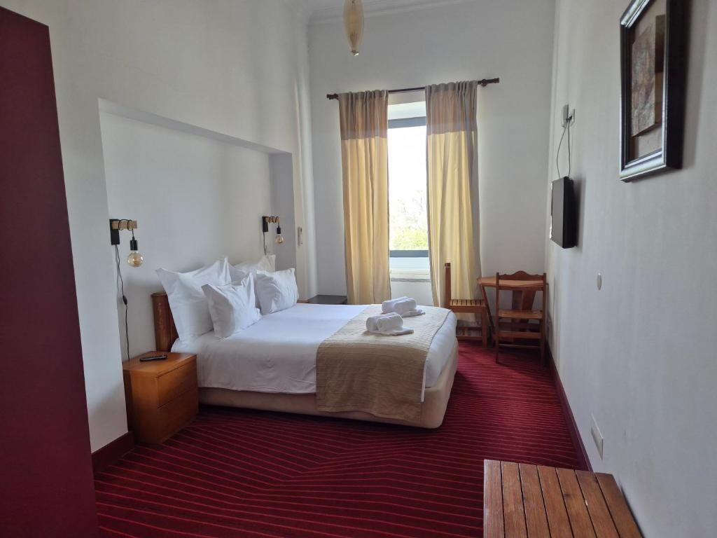 Standardzimmer | Zimmersafe, Schreibtisch, laptopgeeigneter Arbeitsplatz, Bettwäsche