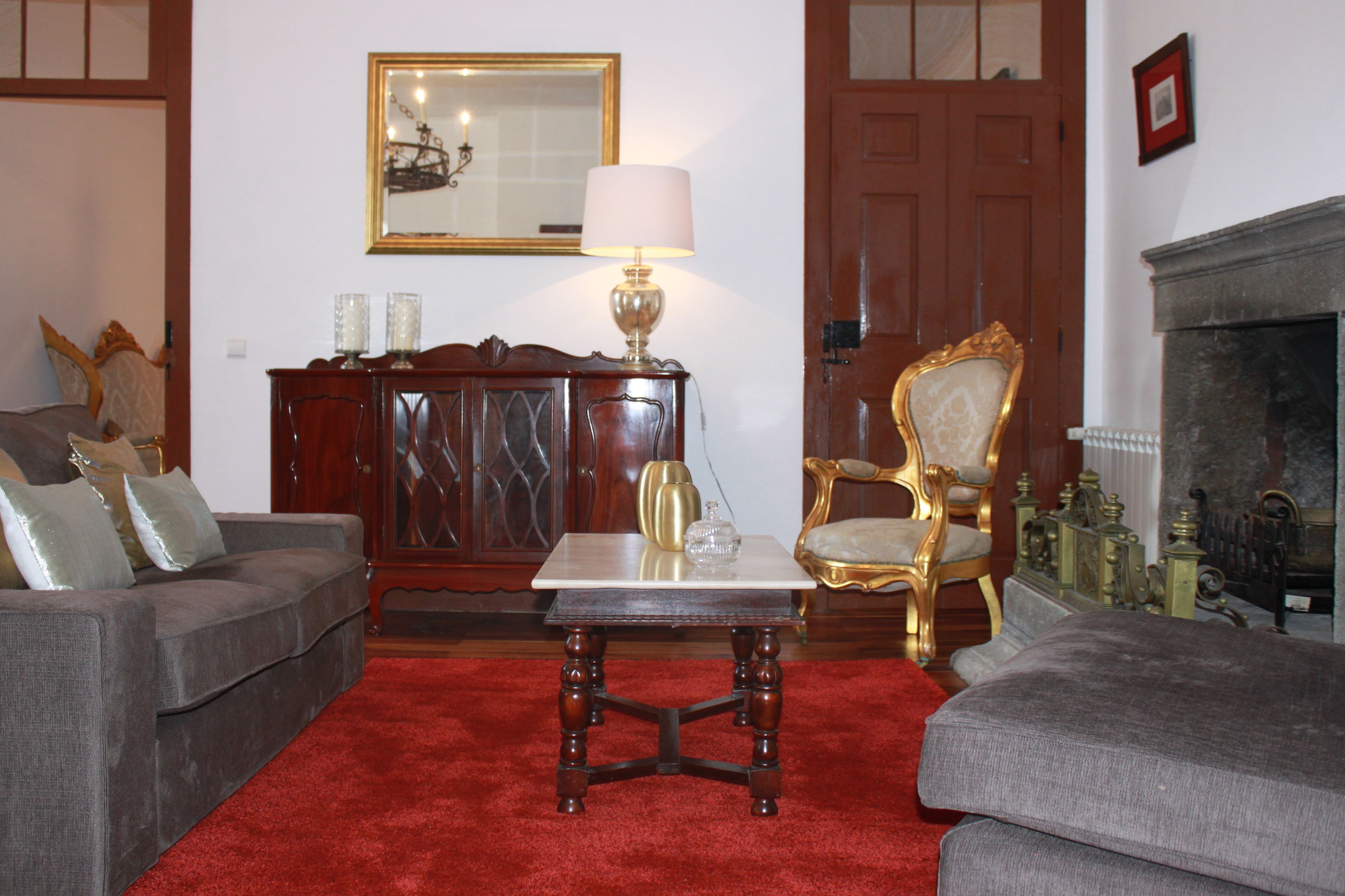 standard suite | living room | tv