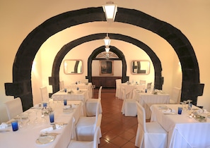 Lunch and dinner served, Regional cuisine