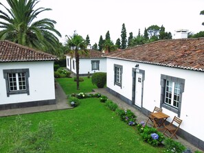 Vista frontal de la propiedad