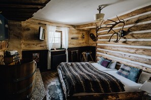 Cubrecamas, muebles diferentes y wifi gratis 