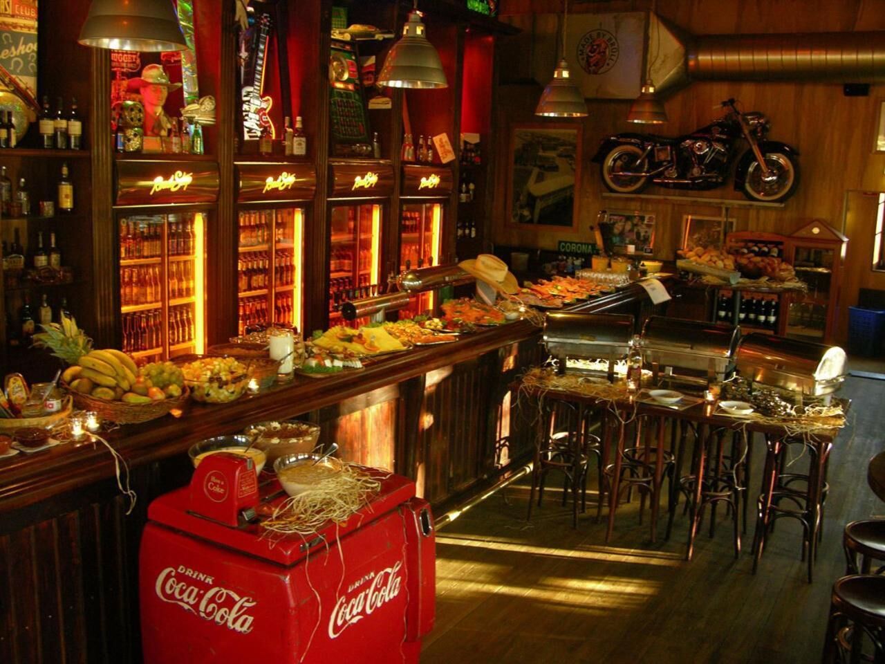 lunch and dinner served, american cuisine